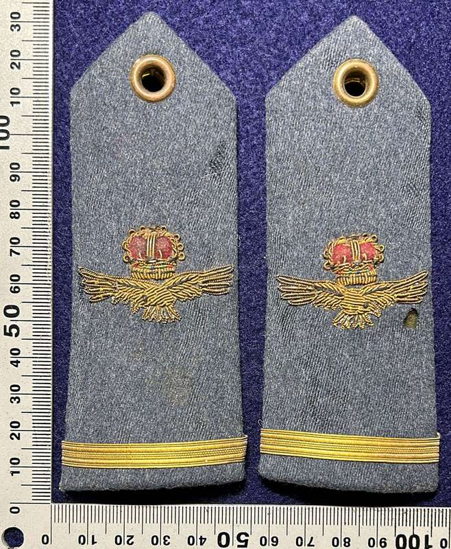 Rhodesian Air Force - SET SHOULDER BOARDS AIR SUB LT RRAF MESS DRESS
