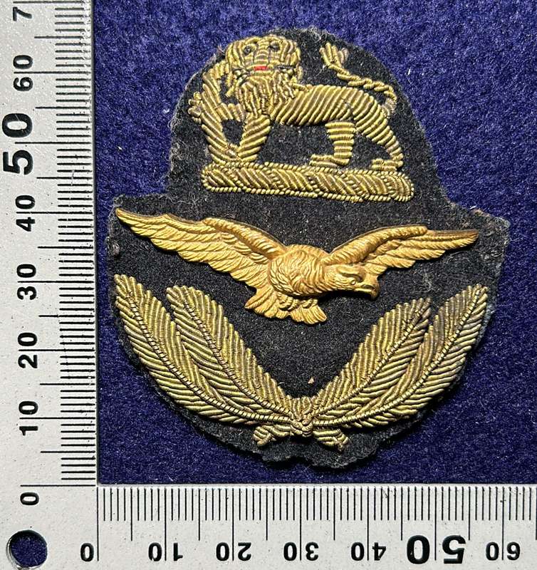Rhodesian Air Force - SINGLE SRAF OFFICERS CAP BADGE WW2