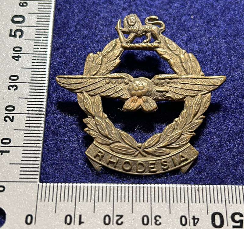 Rhodesian Air Force - LION SRAF BRASS CAST CAP BADGE