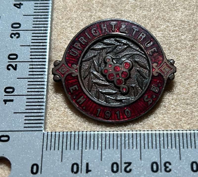 Rhodesian Sports Clubs / Schools - EHSB ENAMEL BADGE - UPRIGHT & TRUE, by LAMBOURNES, BIRMINGHAM