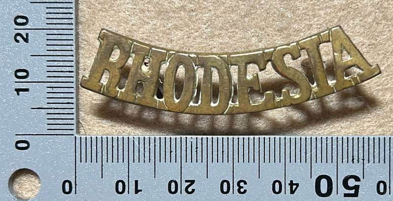 RHODESIA REGIMENT - CURVED RHODESIA SHOULDER TITLES WW2
