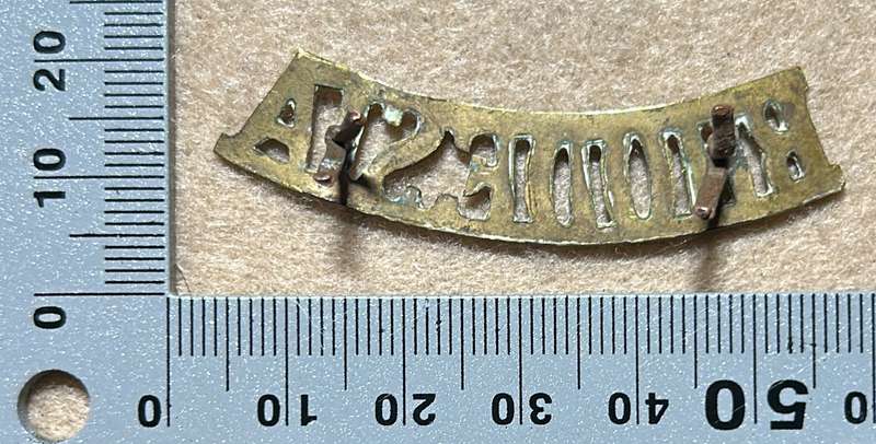 RHODESIA REGIMENT - CURVED RHODESIA SHOULDER TITLES WW2