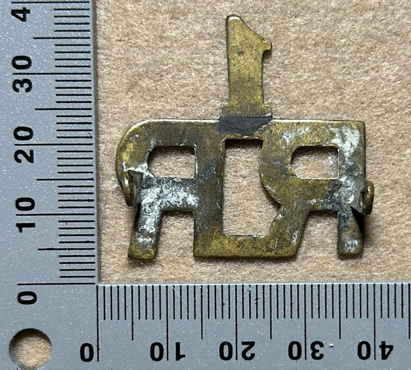 RHODESIA REGIMENT - 1 RR SHOULDER TITLES WW1 VARIANTS
