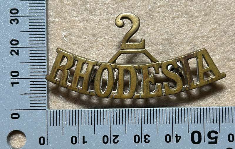RHODESIA REGIMENT - 2 RR BRASS SHOULDER TITLES WW1 VARIANTS