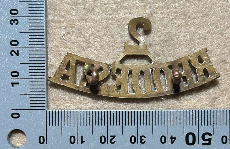 RHODESIA REGIMENT - 2 RR BRASS SHOULDER TITLES WW1 VARIANTS