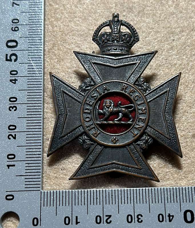 RHODESIA REGIMENT - KC RRR CAP WITH SLIDES 2 OFFICERS