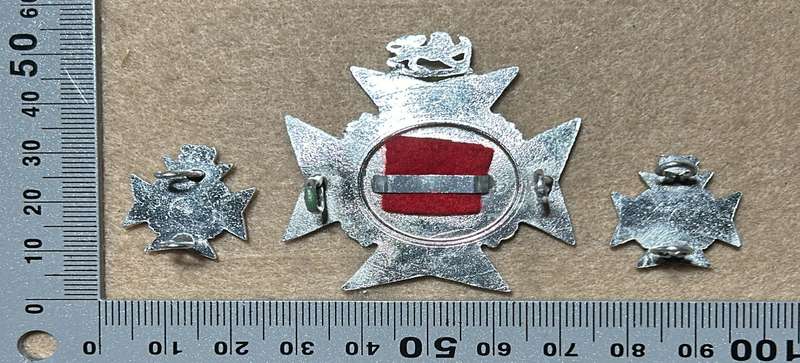 RHODESIA REGIMENT - ANNODISED CAP AND 2 ANNODISED COLLARS 72-80