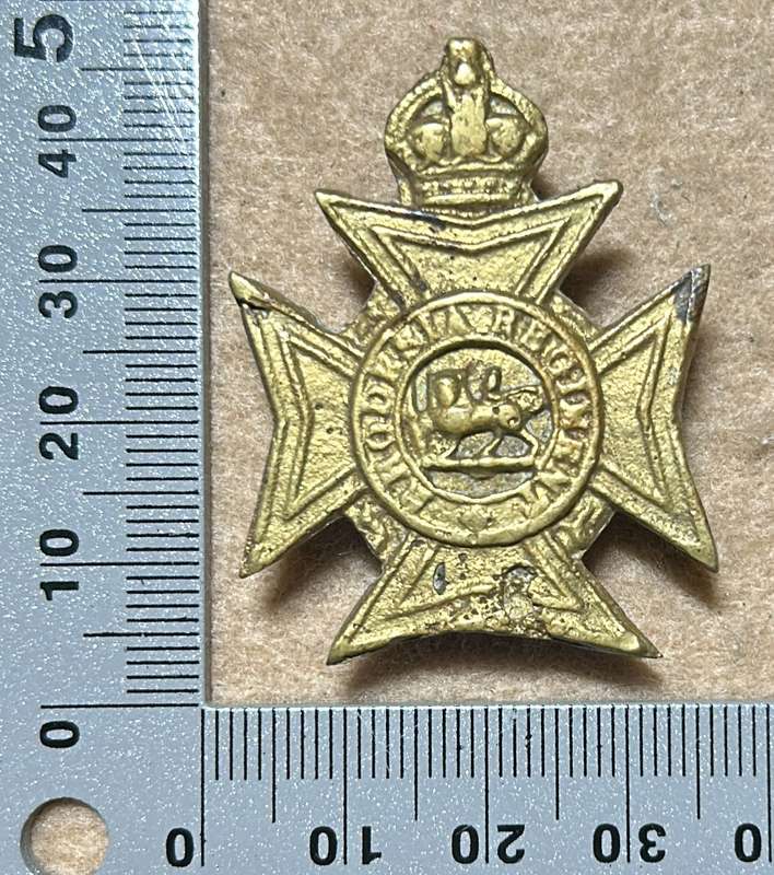 RHODESIA REGIMENT - RRR KC CAP BADGE, TYPICAL OR SAND CAST