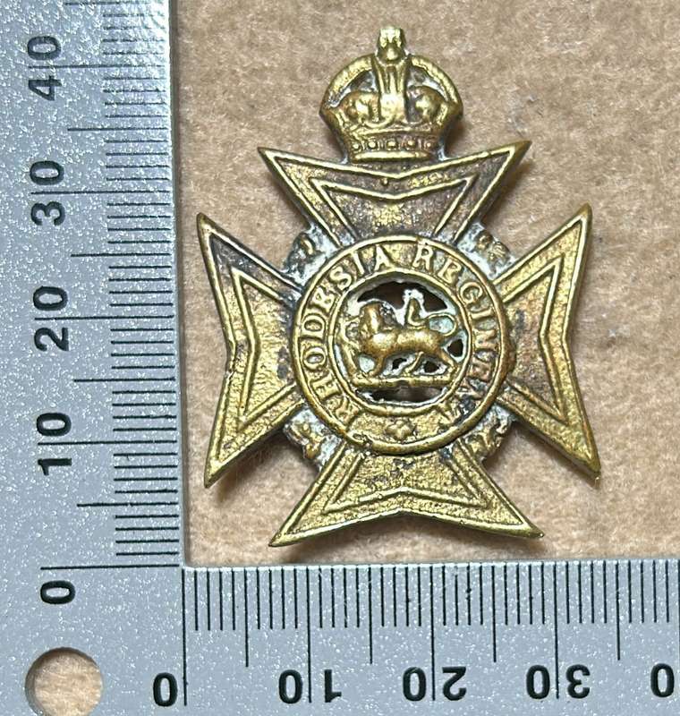 RHODESIA REGIMENT - RRR KC CAP BADGE, TYPICAL OR SAND CAST