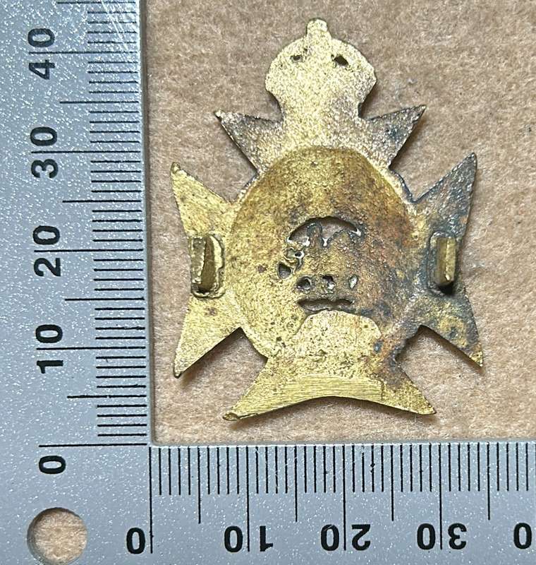 RHODESIA REGIMENT - RRR KC CAP BADGE, TYPICAL OR SAND CAST