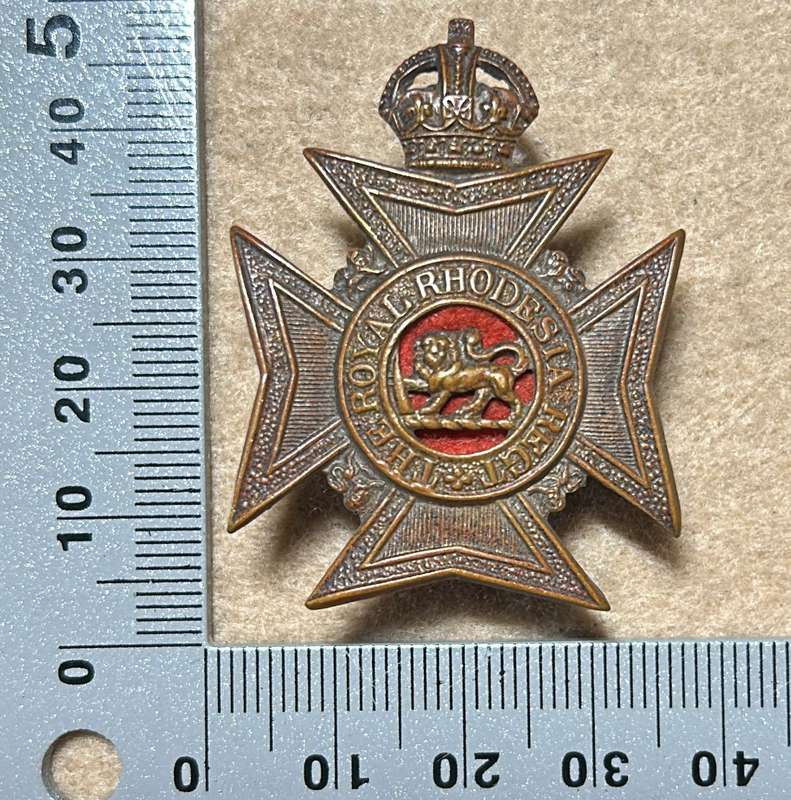 RHODESIA REGIMENT - RRR KC CAP BADGE, TYPICAL OR SAND CAST