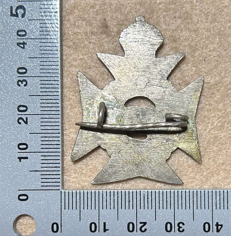 RHODESIA REGIMENT - RRR KC CAP BADGE, TYPICAL OR SAND CAST