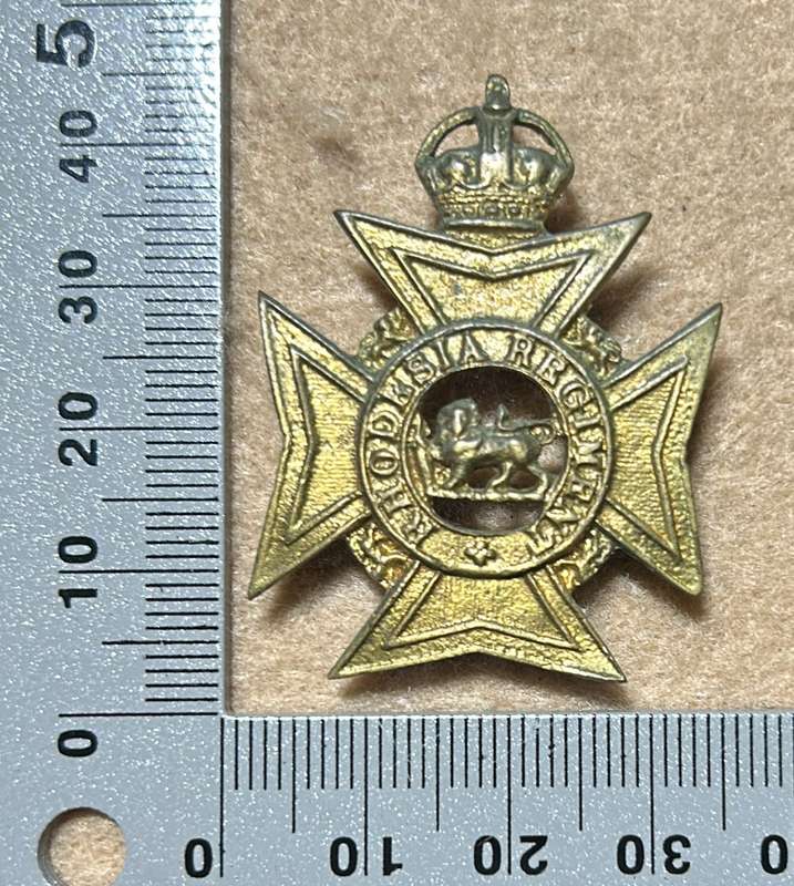RHODESIA REGIMENT - RRR KC CAP BADGE, TYPICAL OR SAND CAST