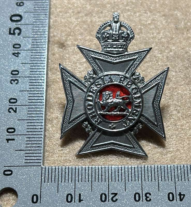 RHODESIA REGIMENT - KC RRR CAP ON RED FLASH