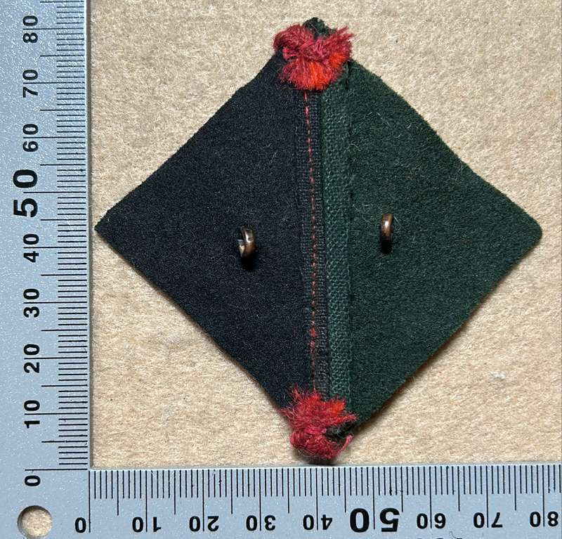 RHODESIA REGIMENT - 1 RR CAP BADGE WITH FLASH BACKING QC
