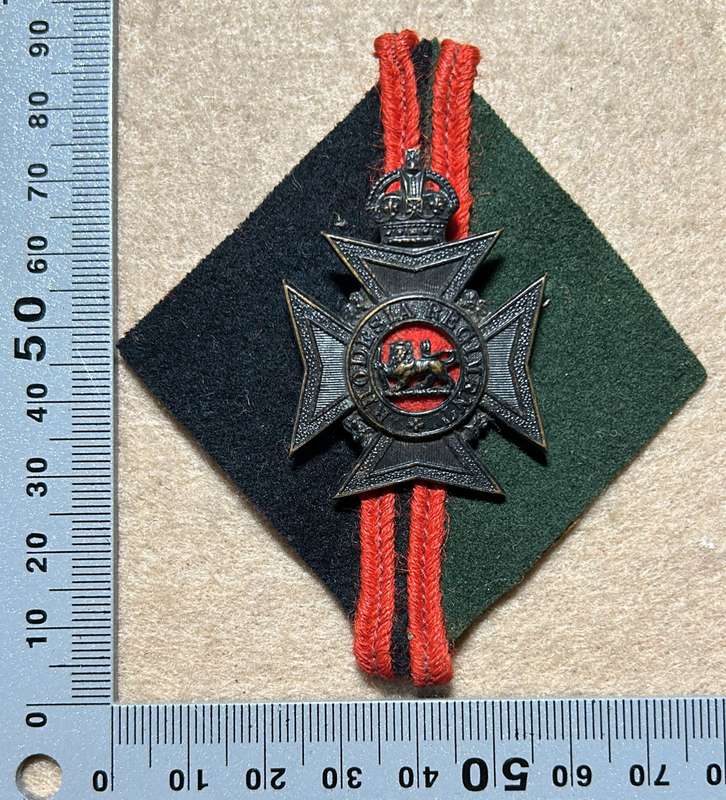 RHODESIA REGIMENT - 2 RR CAP BADGE WITH FLASH BACKING QC