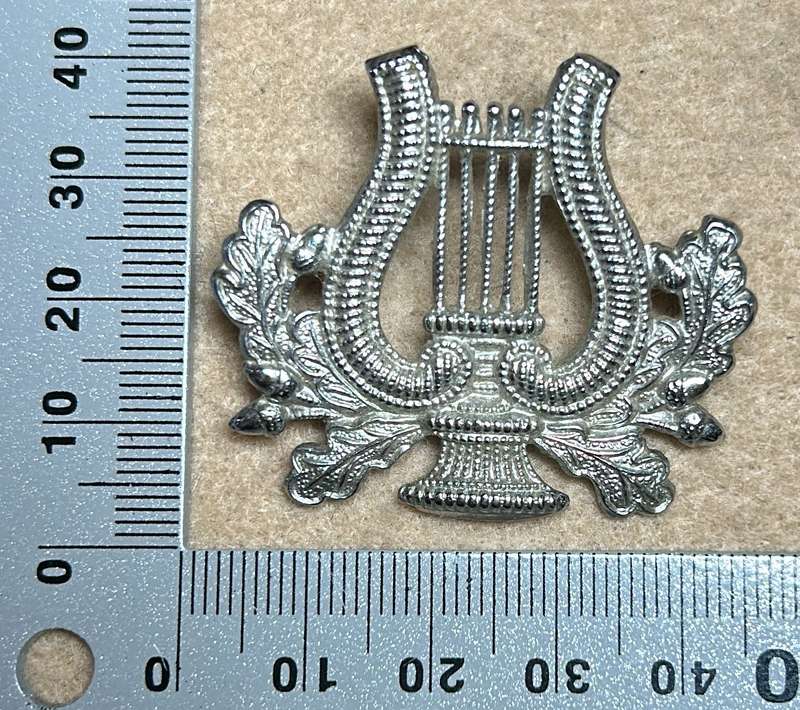RHODESIA ARMY - 1 CHROME HARP NO CROWN