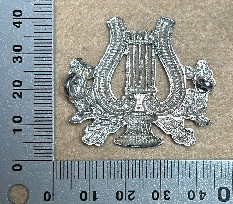RHODESIA ARMY - 1 CHROME HARP NO CROWN
