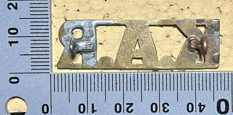 RHODESIA KINGS AFRICAN RIFLES - KAR SHOULDER TITLE