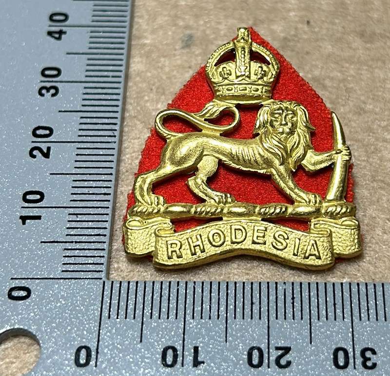 RHODESIA ARMY SERVICES CORPS - KC BADGE 1950-53