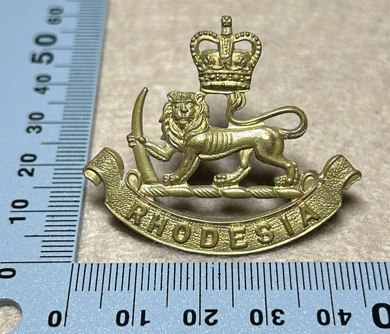 RHODESIA NYASALAND SC - QC CAP BADGE - 1957-72