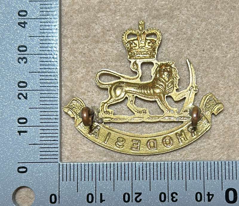RHODESIA NYASALAND SC - QC CAP BADGE - 1957-72