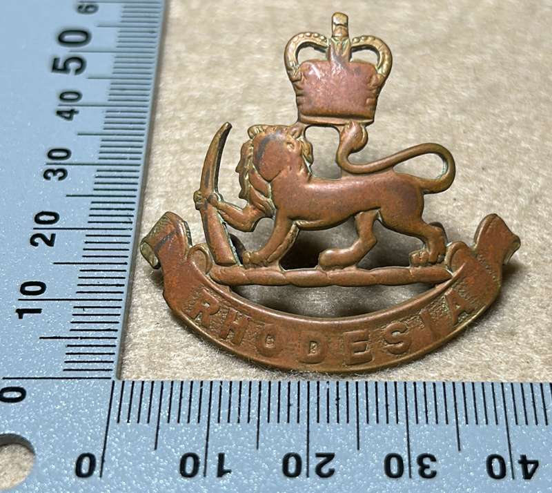 RHODESIA NYASALAND SC - QC CAP BADGE - 1957-72