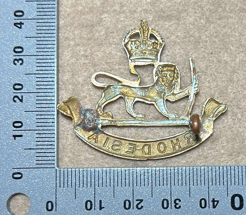 RHODESIA NYASALAND SC - KC CAP BADGE - 1957-72
