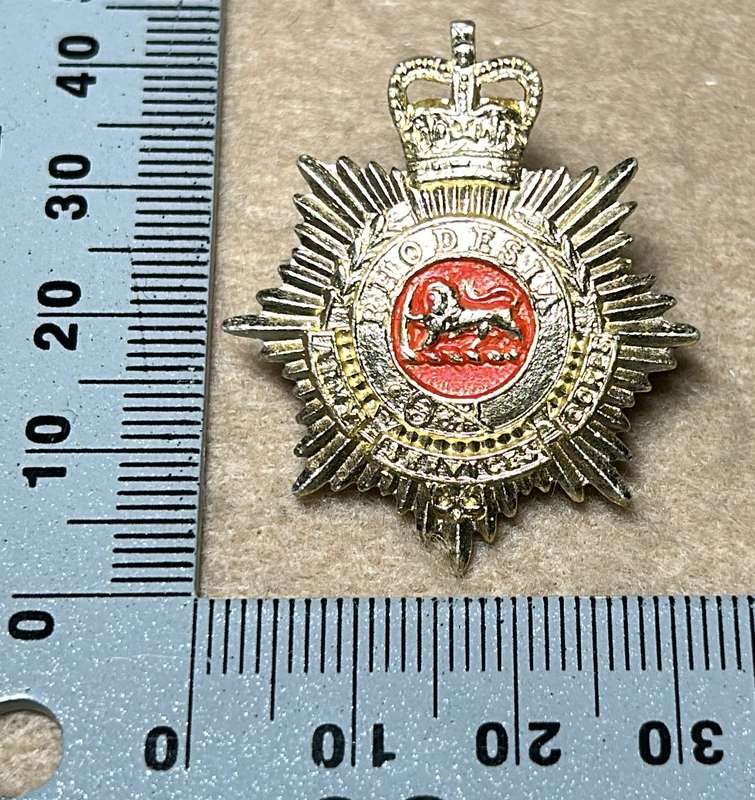 RHODESIA STAFF/ GENERAL SC - CAP BADGE - QC