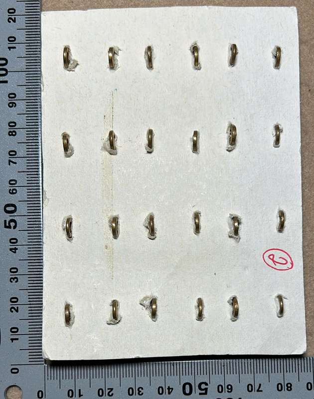 RHODESIA CROWNS AND PIPS - RHODESIA CROWNS AND PIPS - 12 BRASS PIPS