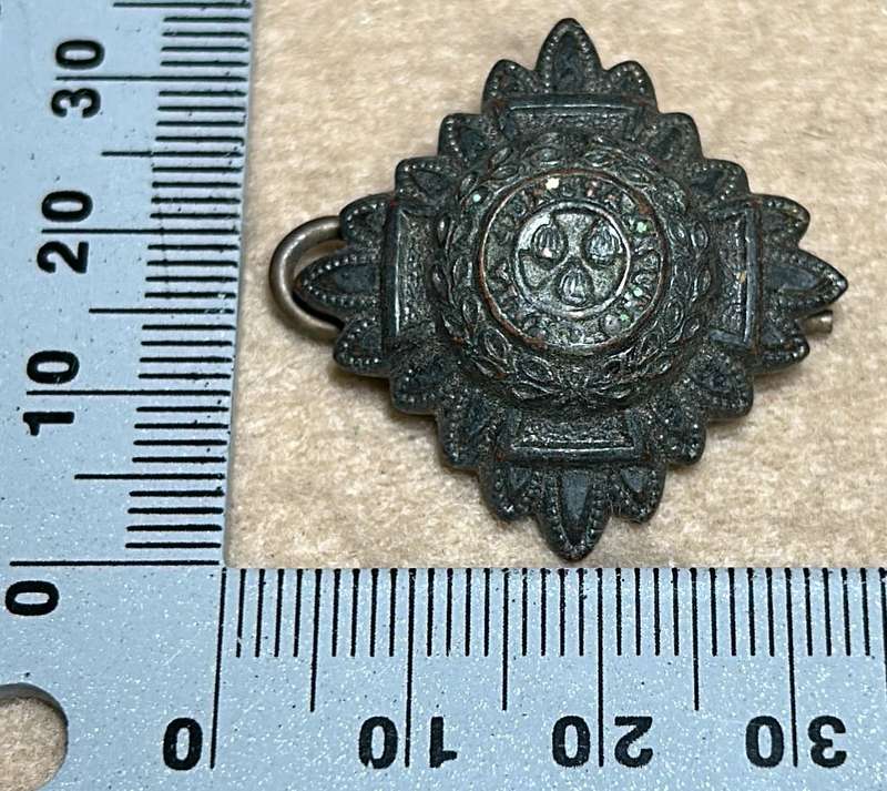 RHODESIA CROWNS AND PIPS - 1 BLACK BRASS PIP