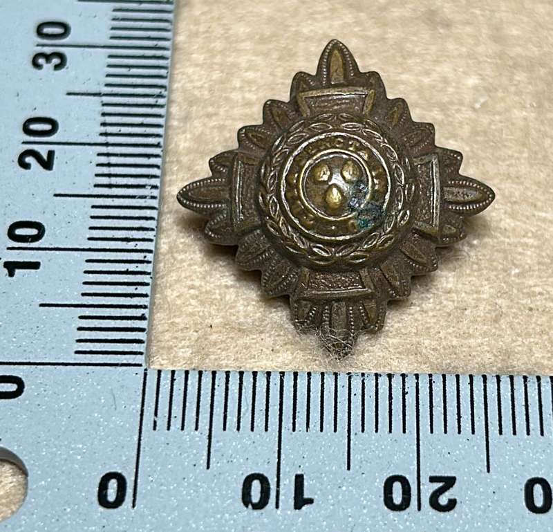 RHODESIA CROWNS AND PIPS - 1 PLAIN BRASS PIP
