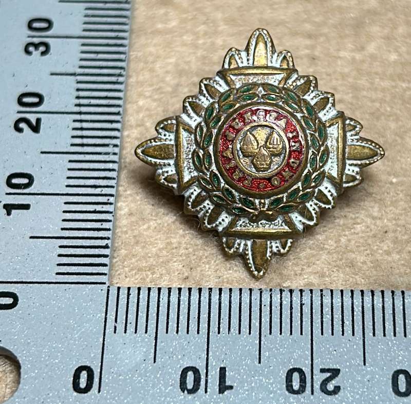 RHODESIA CROWNS AND PIPS - 1 PLAIN BRASS PIP WITH RED ENAMEL