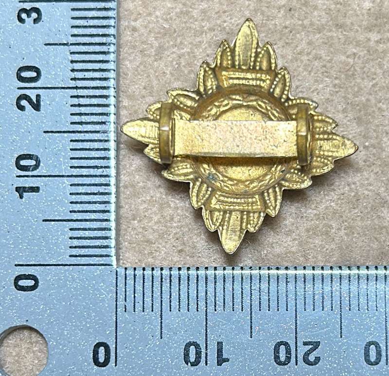 RHODESIA CROWNS AND PIPS - 1 PLAIN BRASS PIP WITH RED ENAMEL