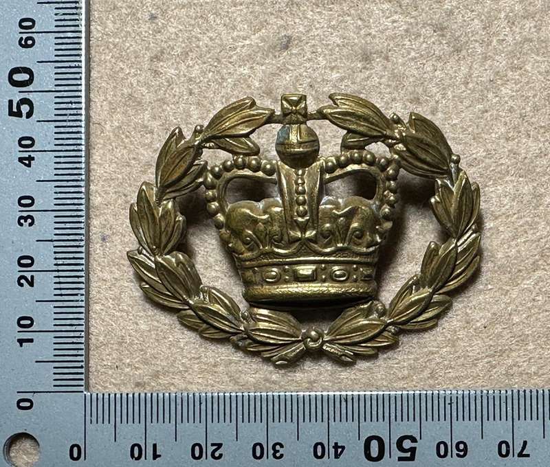 RHODESIA CROWNS AND PIPS - 1 WOII BRASS QC