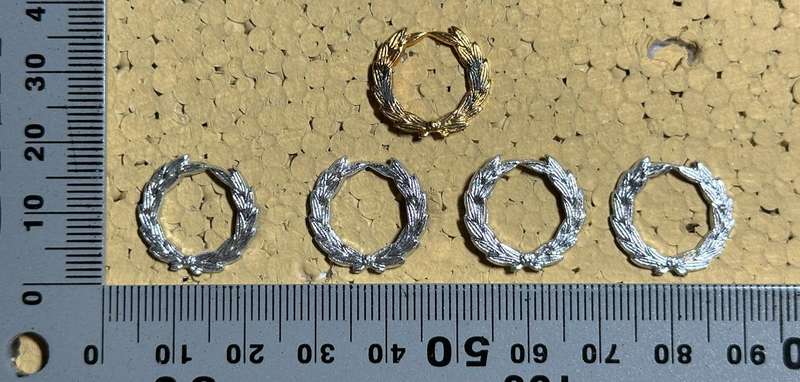 RHODESIA CROWNS AND PIPS - 4 MESS WREATHS 1 BRASS MESS WREATH