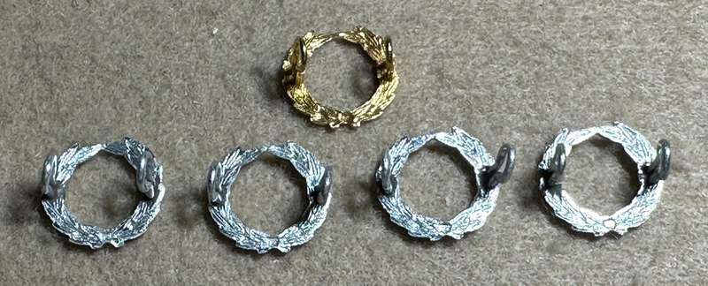 RHODESIA CROWNS AND PIPS - 4 MESS WREATHS 1 BRASS MESS WREATH