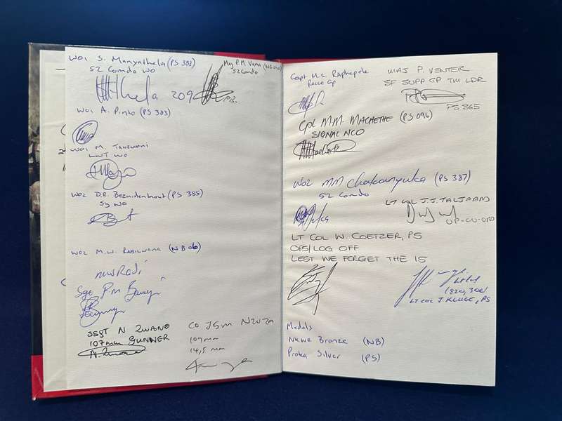 Battle in Bangui - Limited edition 3 of 20 - Signed by Operators and Author