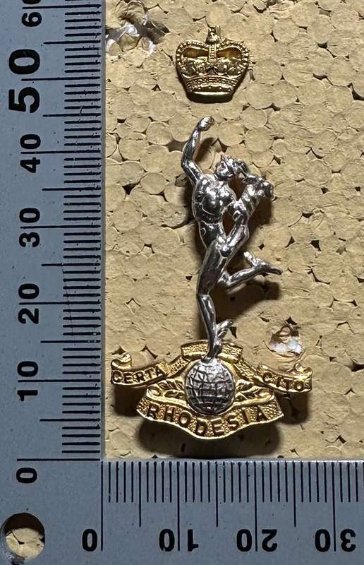 RHODESIA SIGNALS - METAL JIMMY BERET BADGES WITH QC