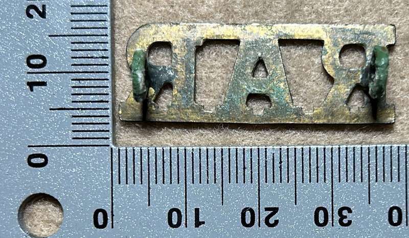 RHODESIA AFRICA RIFLES - RAR SHOULDER TITLES BRASS