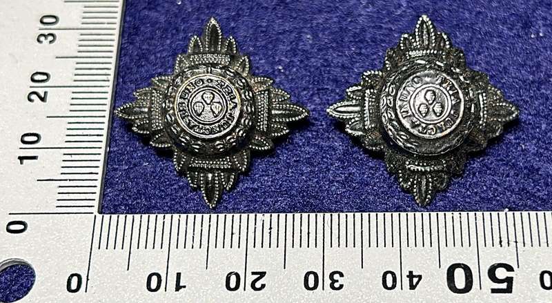 RHODESIA AFRICA RIFLES - 2 OFFICER PIPS