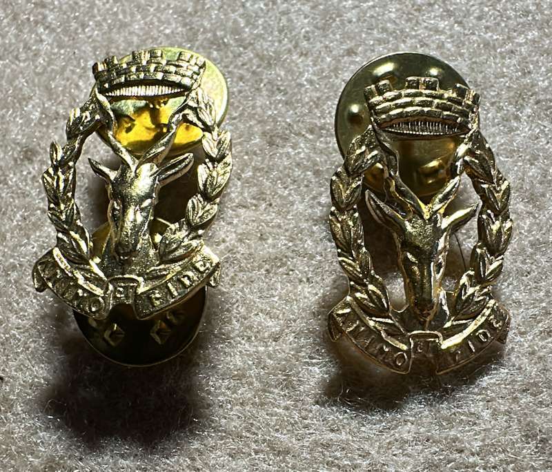 South West African Armed Force Regiment SWATF Regiment Windhoek Badge - Set of Collars (1 pin off)