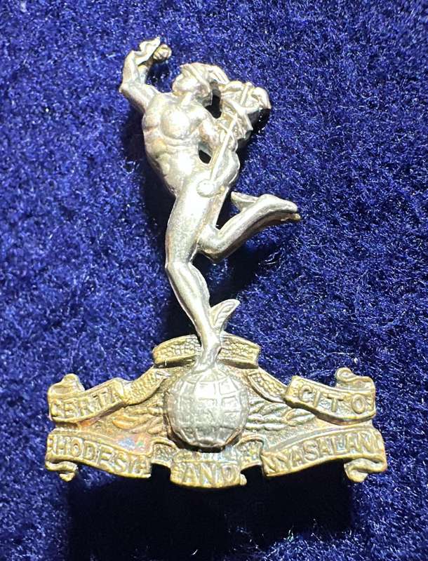 Rhodesia & Nyasaland - Corps of Signals - 1957 - 763 (Lug missing)