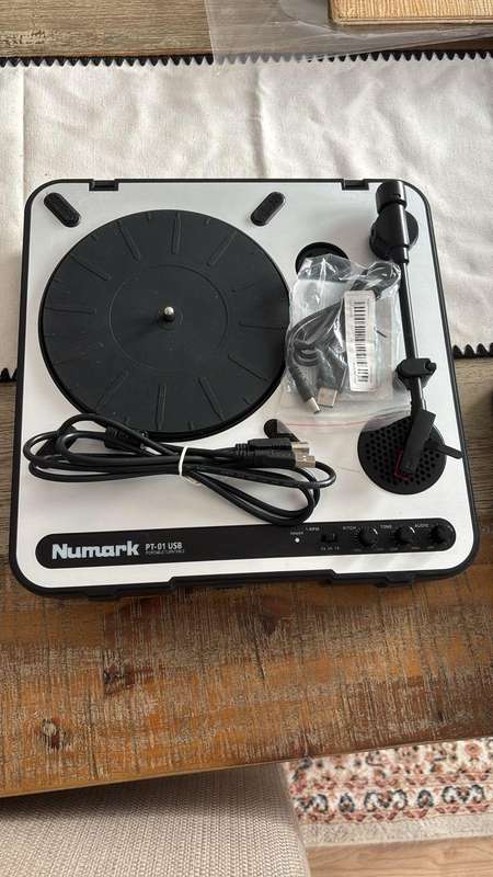 Numark PT01 USB Turntable