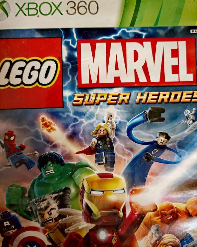 LEGO MARVEL SUPERHEROES (Xbox 360)