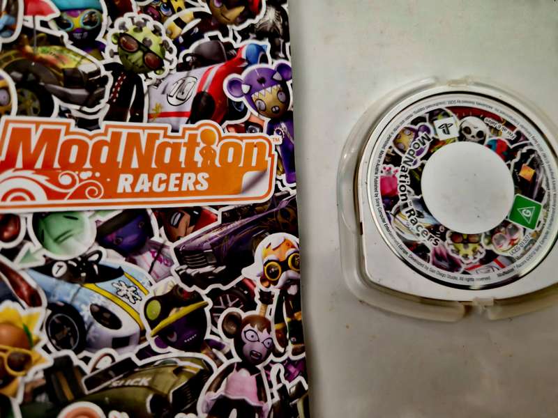 MOD NATION RACERS (COMPLETE WITH MANUAL.