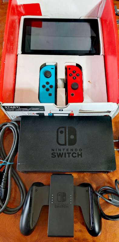 NINTENDO SWITCH CONSOLE