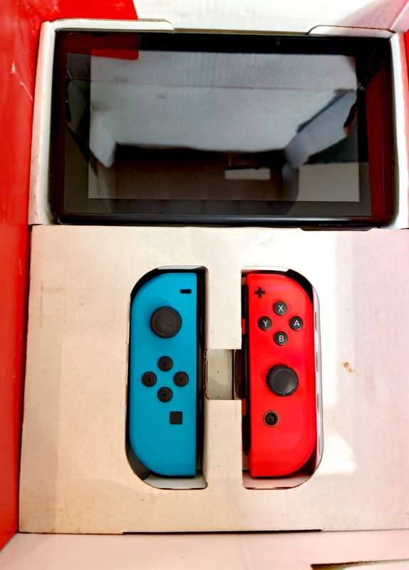 NINTENDO SWITCH CONSOLE