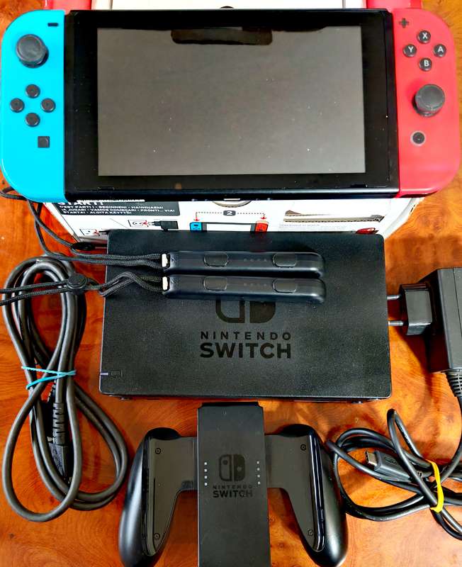 NINTENDO SWITCH CONSOLE