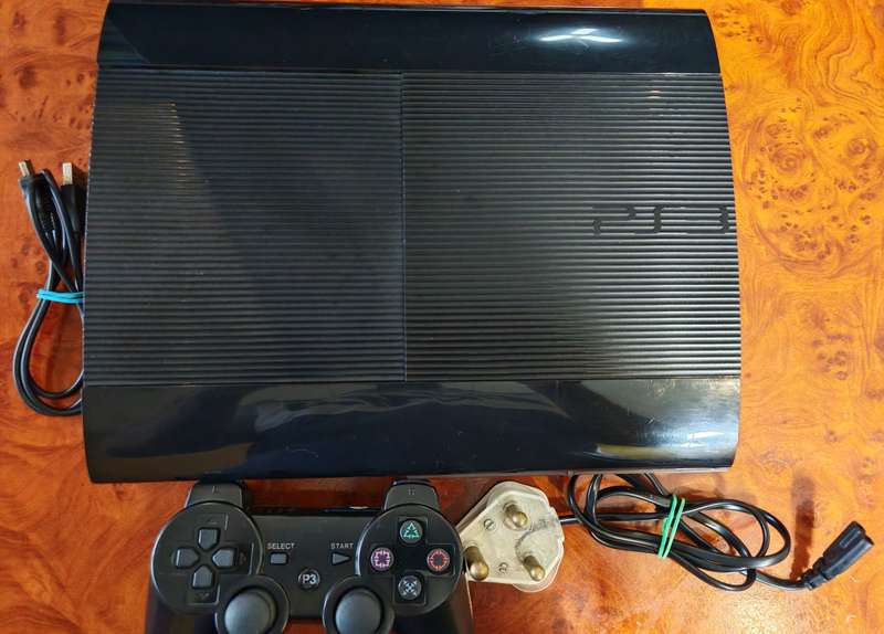 PLAYSTATION 3 120 GB CONSOLE & CONTROL.